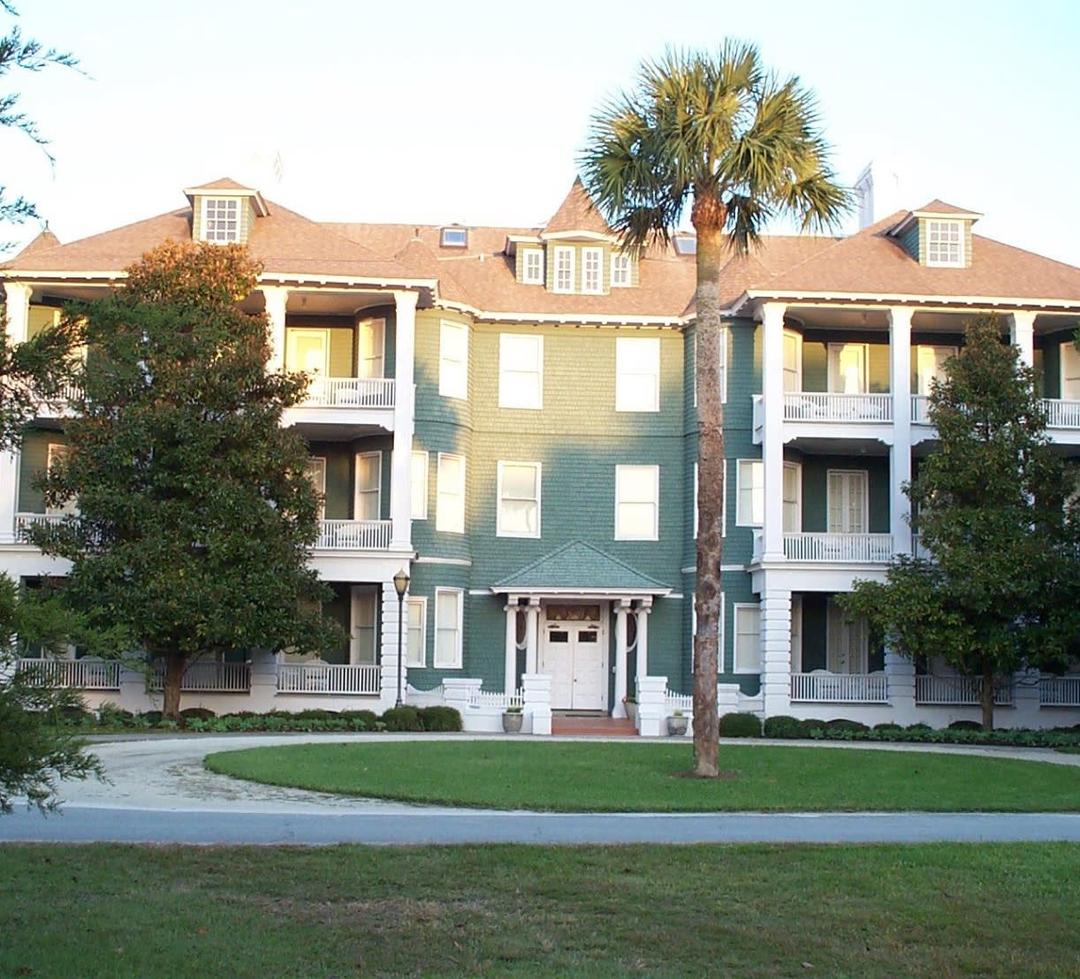 A historic house with a circle driveway